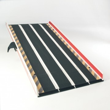 [DE300-W03L09N46-C] EBL DECPAC Spezialrampe - 300cm x 80cm - für öffentliche Verkehrsmittel - mit Rand